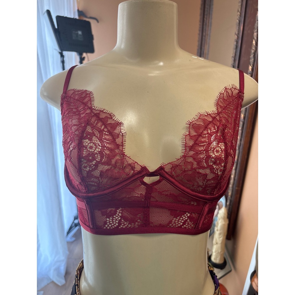 Victorias Secret Very Sexy Unlined Demi Bra 32D Red Lace Longline Eyelash Trim